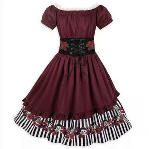 NWT xl 2019 pirates of the Caribbean must see